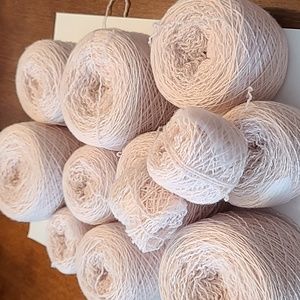 Cashmere yarn pale pink